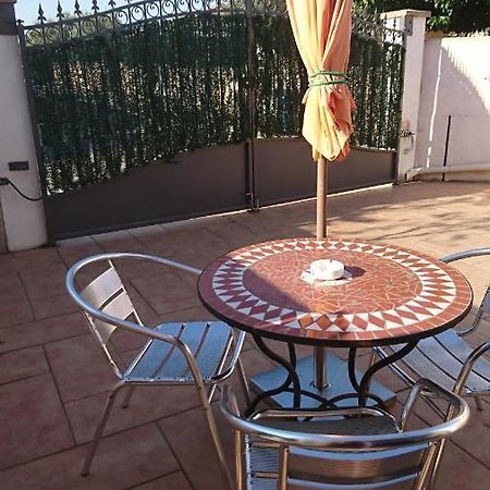 Le Tamaris Apartment Saint Laurent d'Aigouze Bagian luar foto