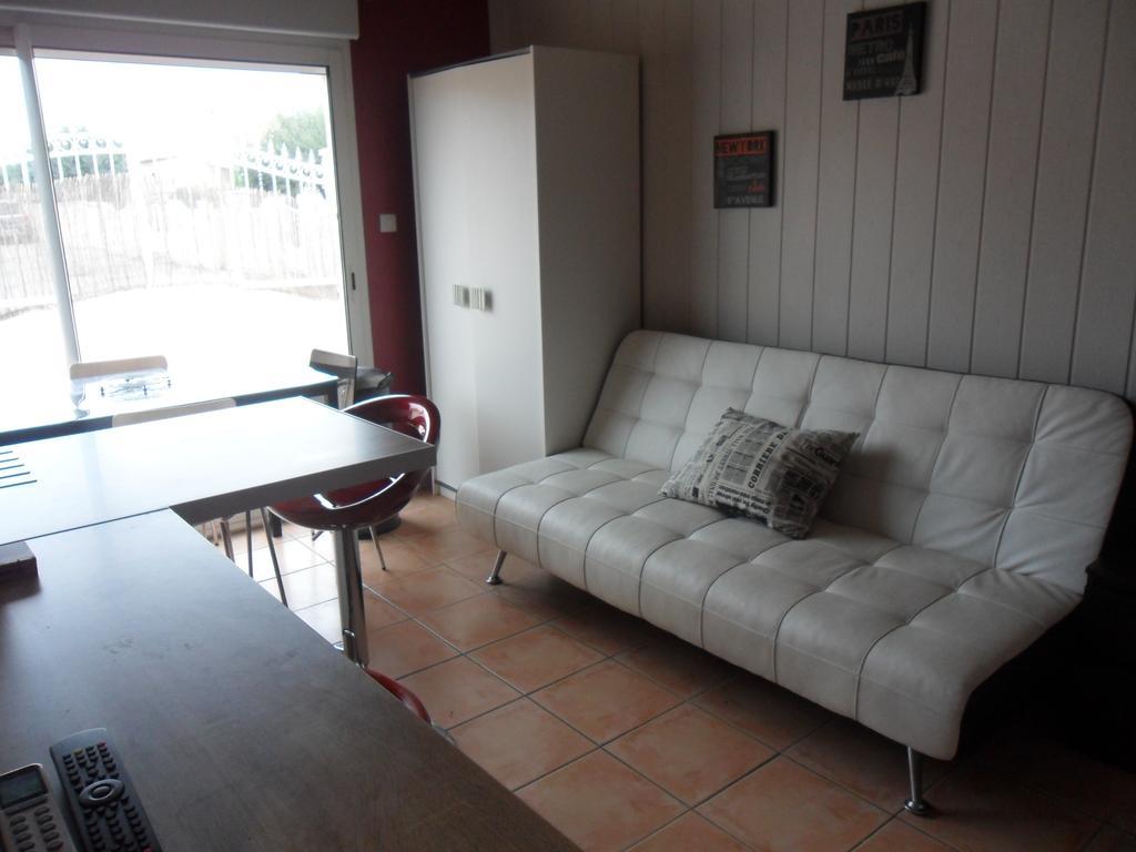 Le Tamaris Apartment Saint Laurent d'Aigouze Ruang foto